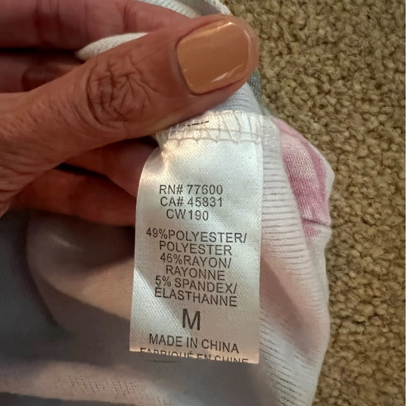 NWOT Chaser sweatshirt with roses size medium - Picture 2 of 4